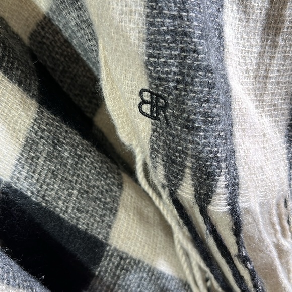 Banana Republic Women’s Shawl Black/Beige, 5% Cashmere. SOFT! - Picture 3 of 5